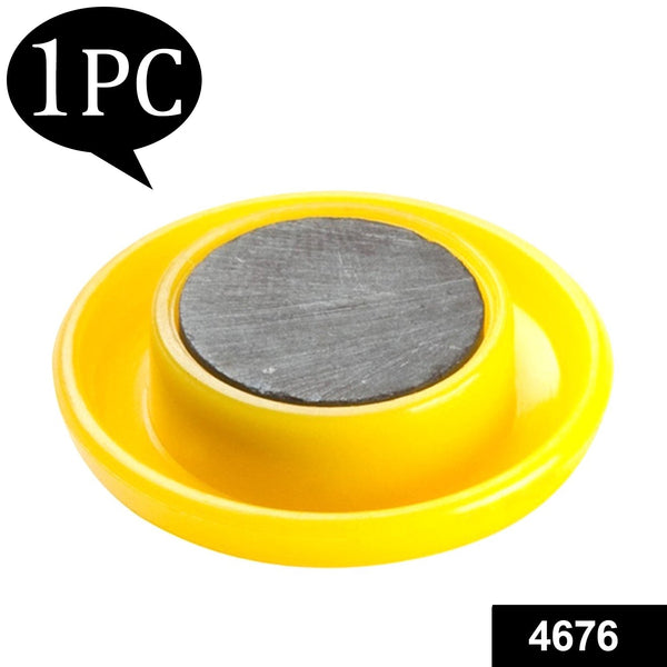 Plastic buttons for boards, assorted colors.